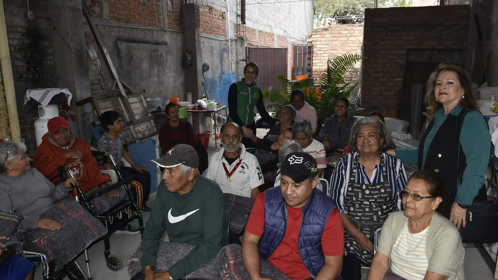 senadora en entrega de cobijas (3)